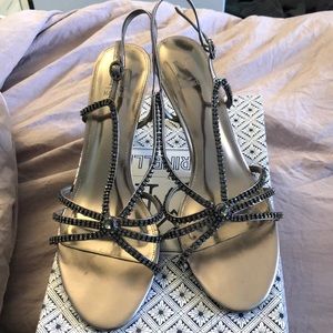 Beautiful shoes! Perfect for the holidays